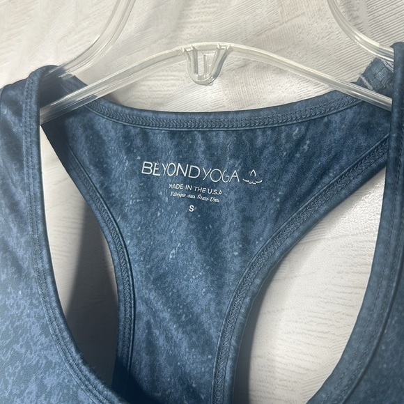 🆕 Beyond Yoga First Class Crop Tank In Distressed Navy Size small - Picture 4 of 7